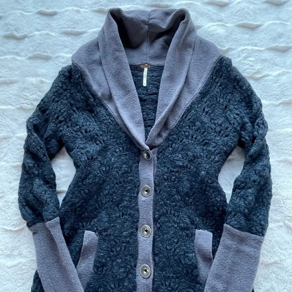 🔥Free People Chunky Knit Two tones Navy & Gray Shawl Neck Cardigan Sweater Sz S - Picture 9 of 16